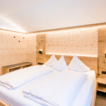 Zirbenzimmer_doppelbett